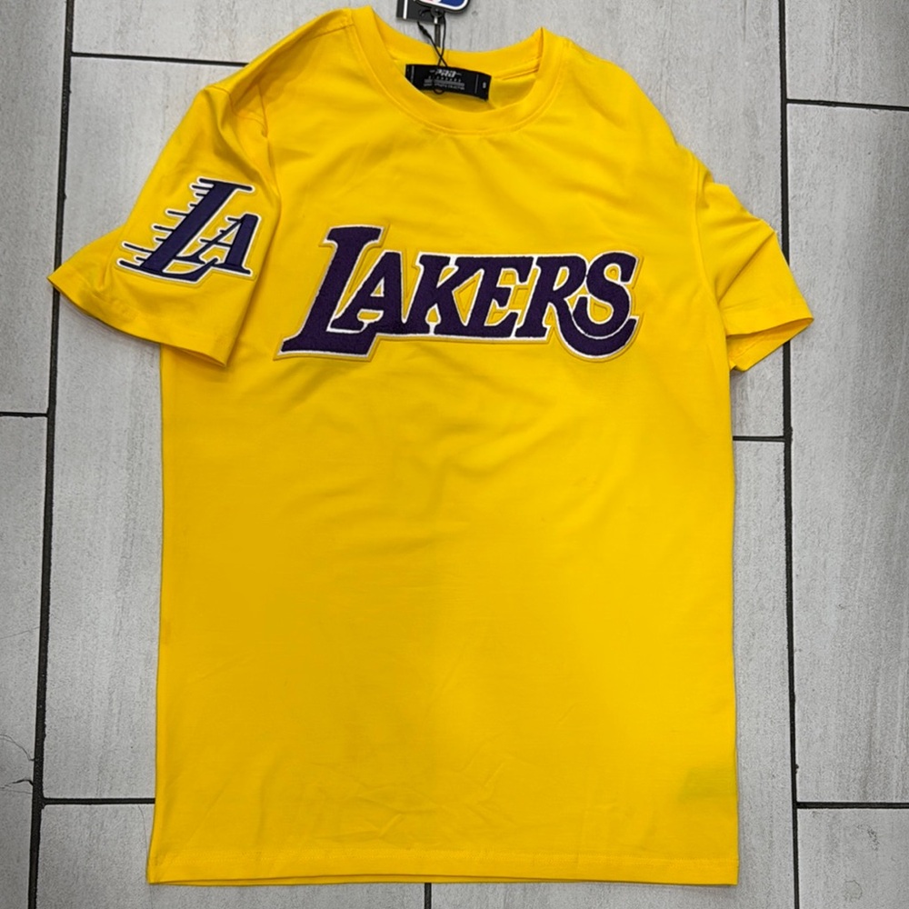 Pro Standard Chenielle Patch Lakers Yellow T-Shirt